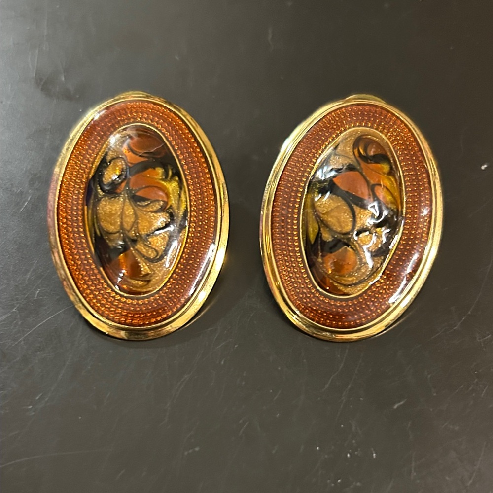 Vintage Unsigned Oval Pierced Earrings!